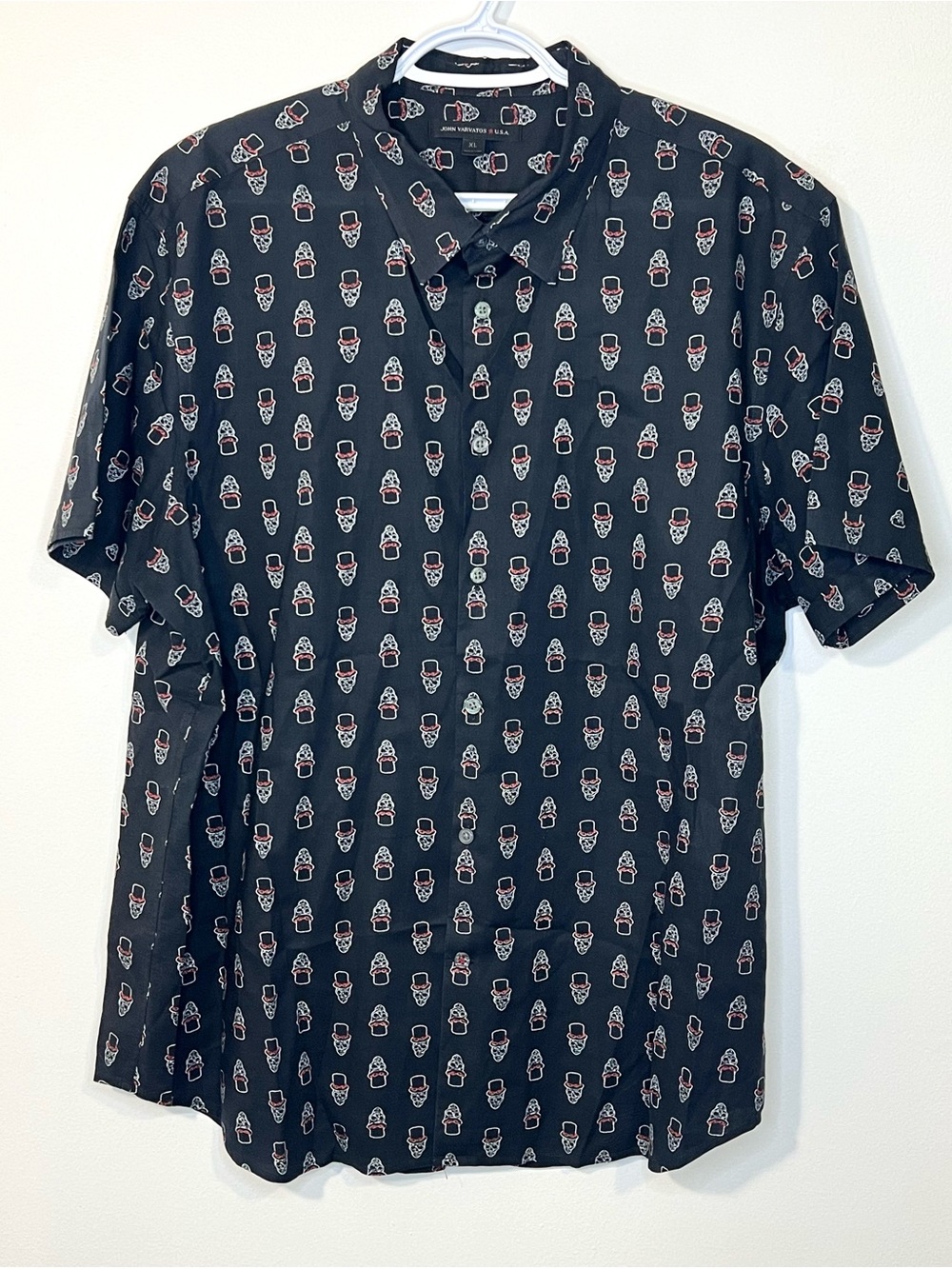 John Varvatos Button Up Shirt Men's XL Black Skulls Top Hat Print